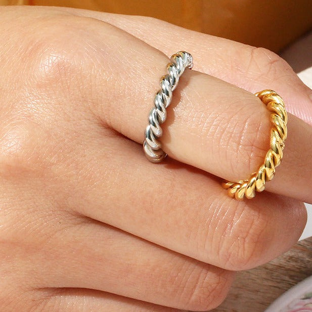 Twisted Chain Ring