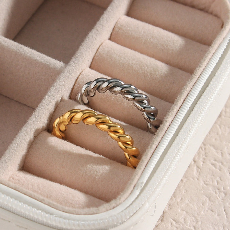 Twisted Chain Ring