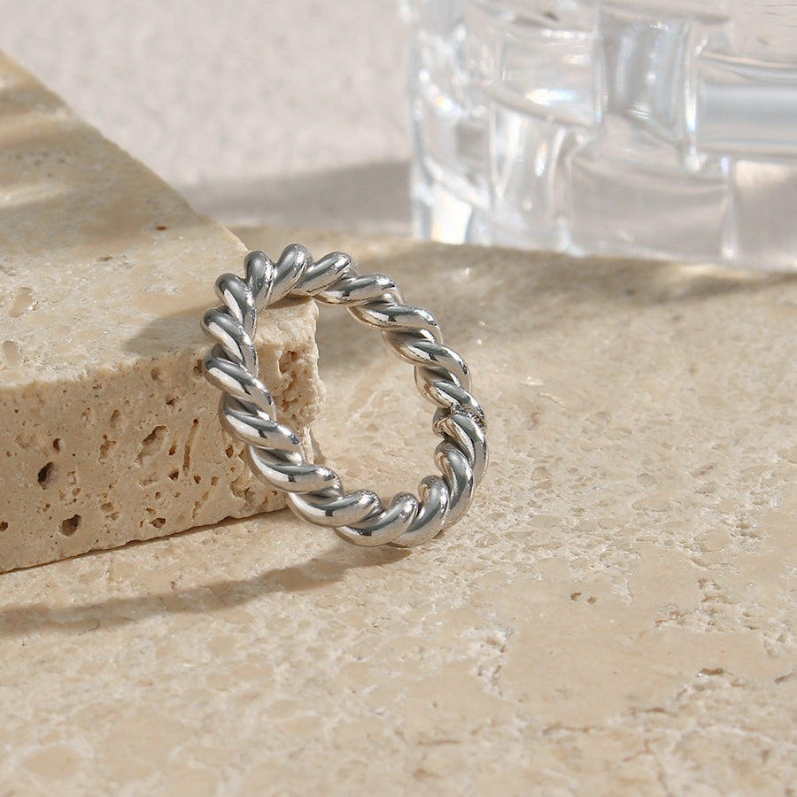 Twisted Chain Ring